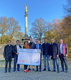 Interkultureller Kalender 2025 an den Rat der Religionen übergeben